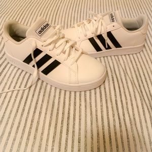 adidas black and white size 3